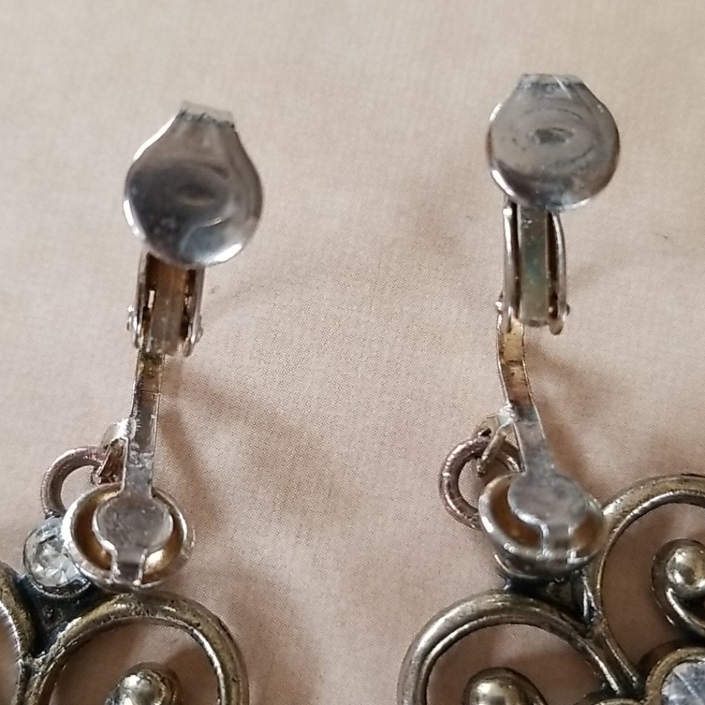 Vintage 1960s Hippie Faux Pearl and Rhinestone Antique Goldtone Clip Earrings - Picture 11 of 11